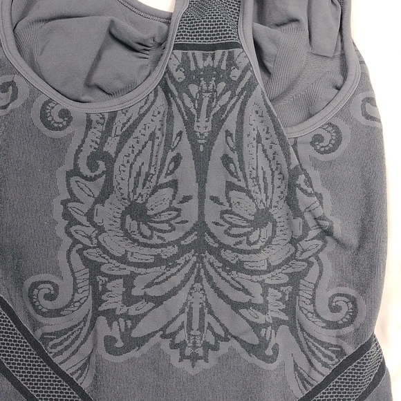 Athleta women's medium athletic top - Picture 7 of 10